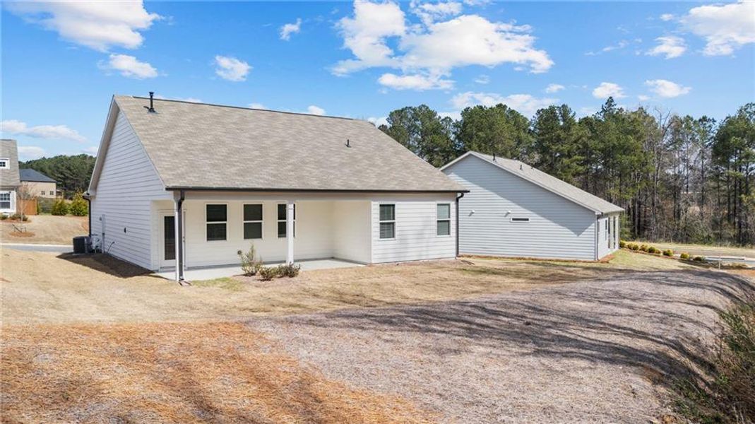 Exterior details and patio area of a home in Villages at Cedar Hill, Dallas (Image 28).