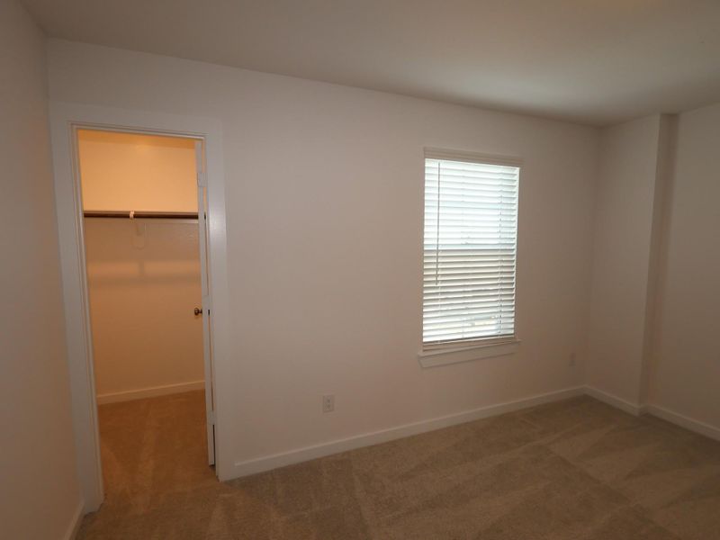 Spacious, unfurnished interior of a new home in Summerview, Fulshear (Image 28).