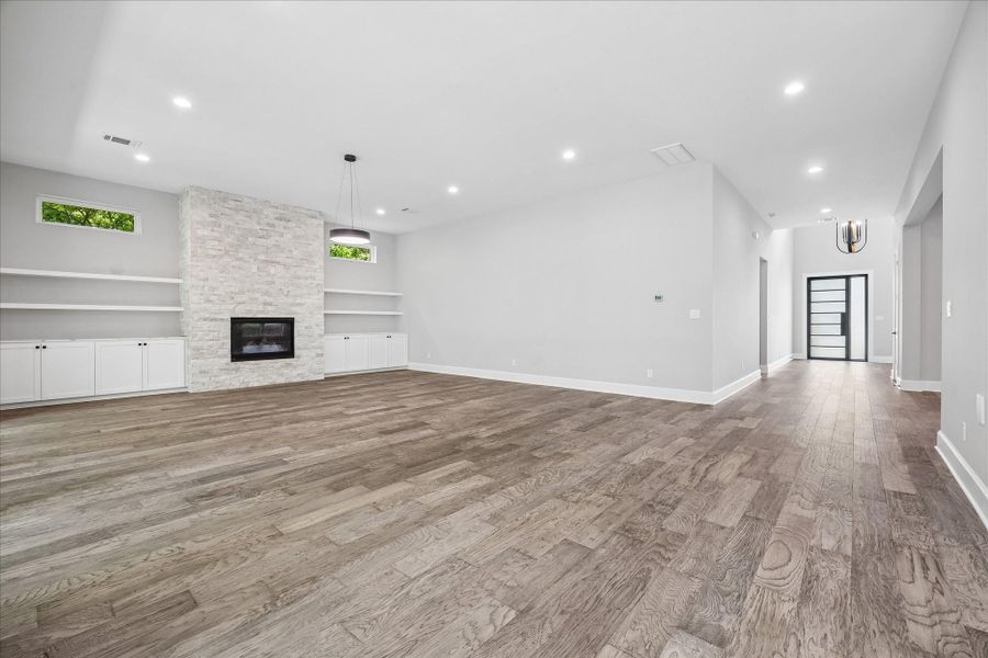 Spacious, unfurnished interior of a new home in , Houston (Image 22).