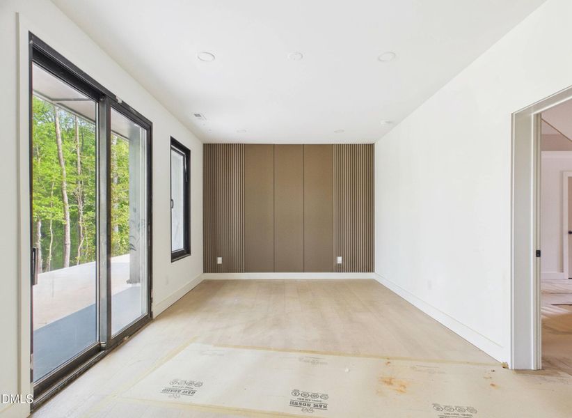 CAM06429G6-PR0015-STILL020-001