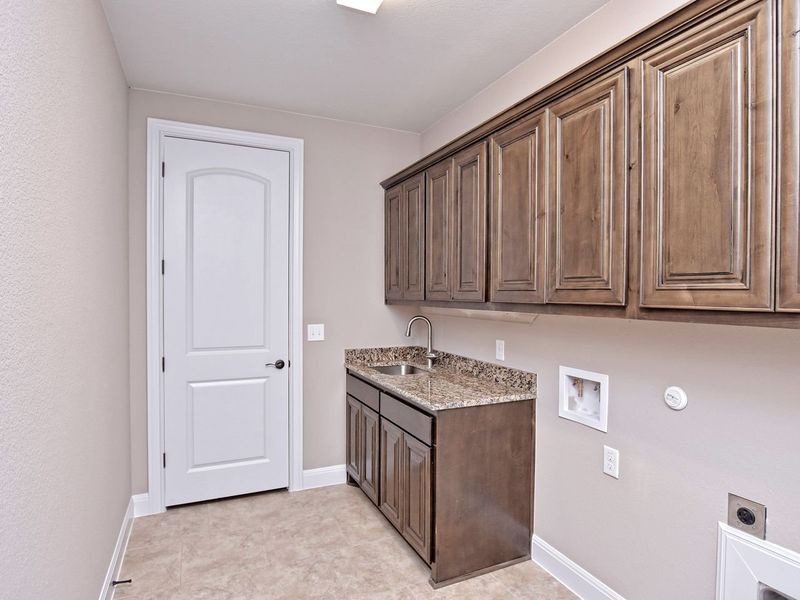 Representative furnished interior of a home built from the San Simeon I by Giddens Homes in Clearwater Ranch, Liberty Hill (Image 269).