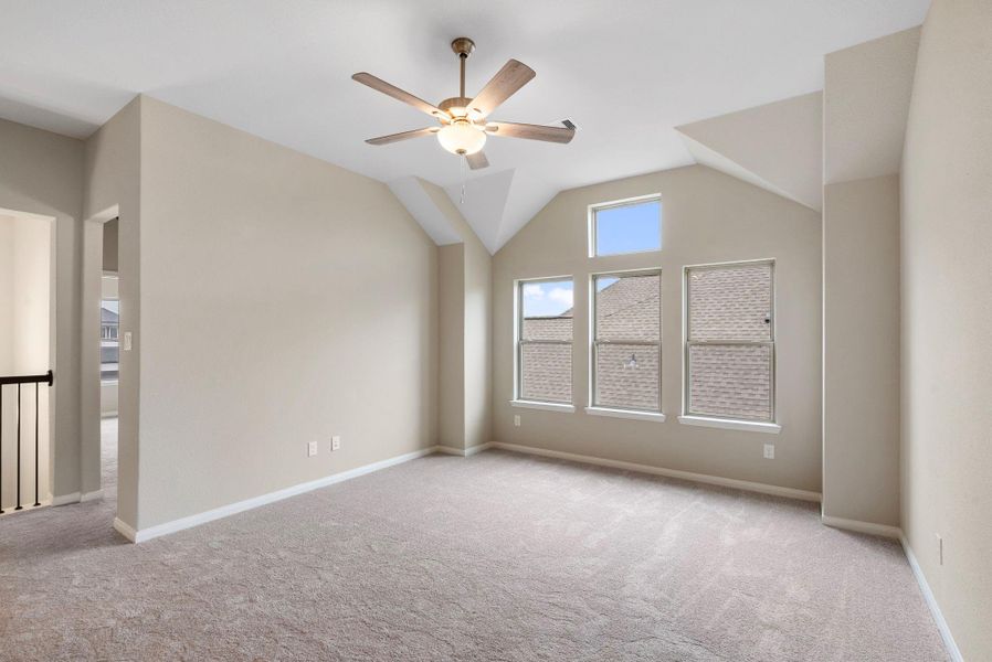 Spacious, unfurnished interior of a new home in Valencia, Manvel (Image 25).