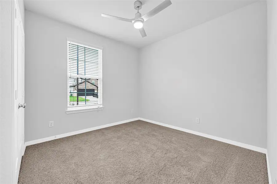 Spacious, unfurnished interior of a new home in Lexington Heights, Willis (Image 23).