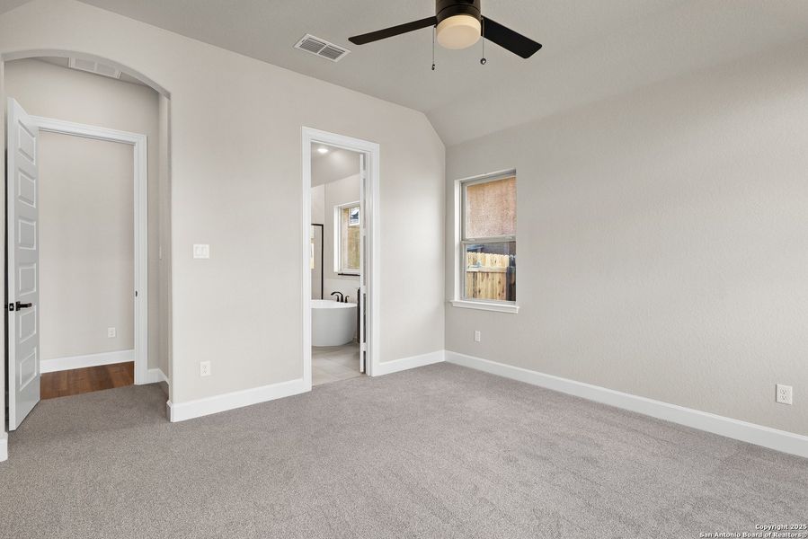 Spacious, unfurnished interior of a new home in The Enclave at Potranco Oaks, Castroville (Image 20).