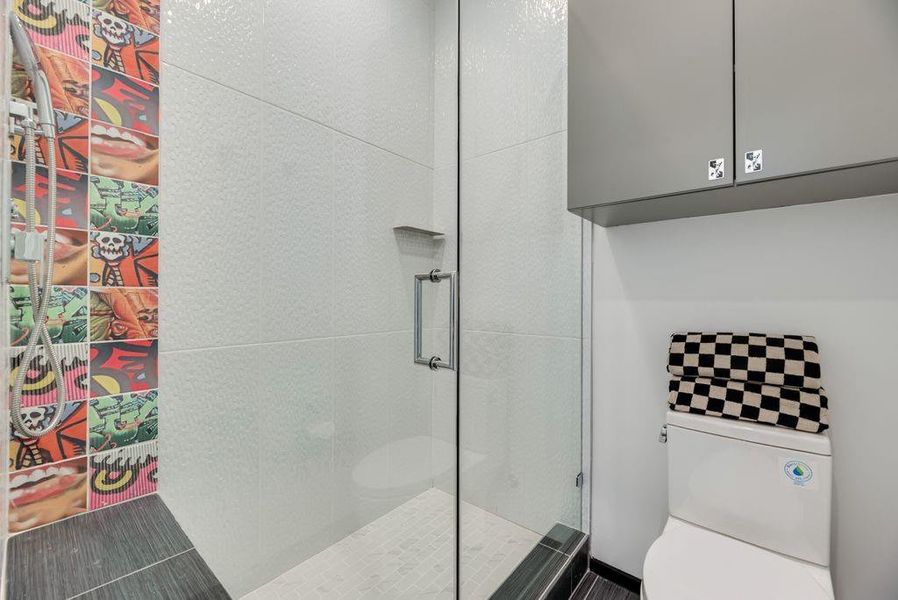 Furnished interior view inside a new home in , Dallas (Image 24).