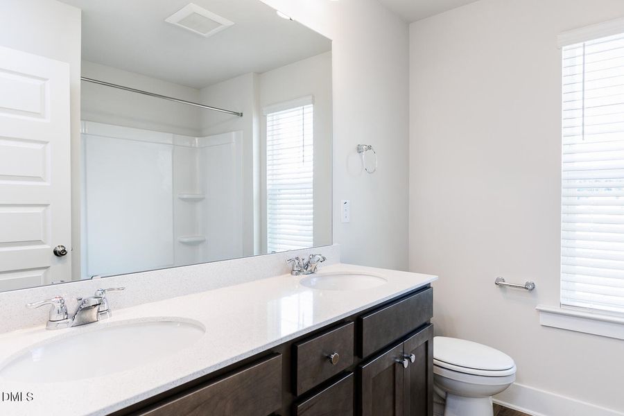 RDU_BeverlyPlace_Lot135_Redwood_QMI (26)