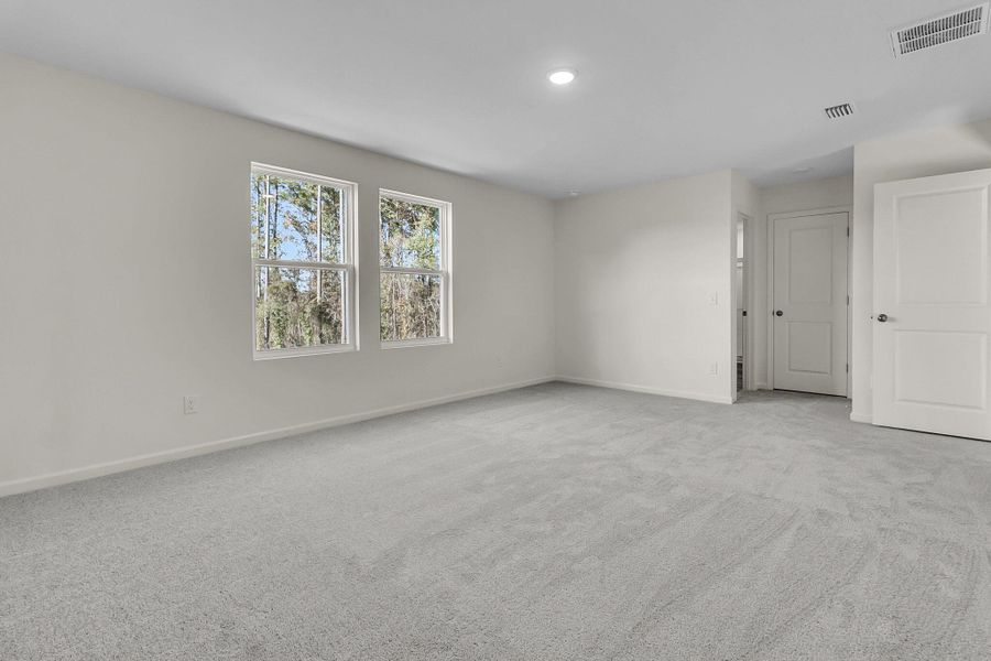 Spacious, unfurnished interior of a new home in Watson Hill, Summerville (Image 10).