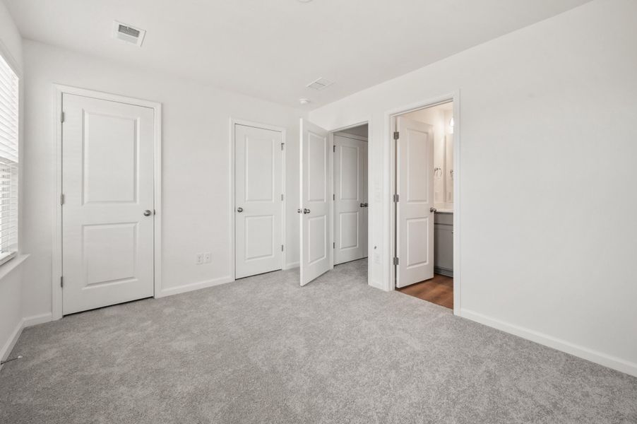 Spacious, unfurnished interior of a new home in Clear Springs Townhomes, North Charleston (Image 22).