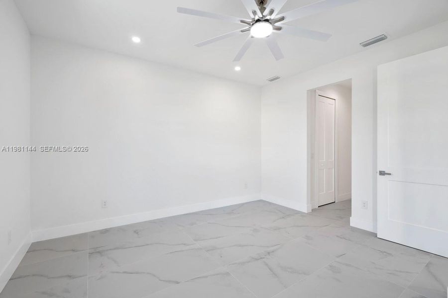 Spacious, unfurnished interior of a new home in , Cape Coral (Image 35).