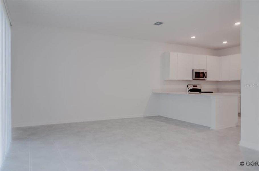 Spacious, unfurnished interior of a new home in , Davenport (Image 24).
