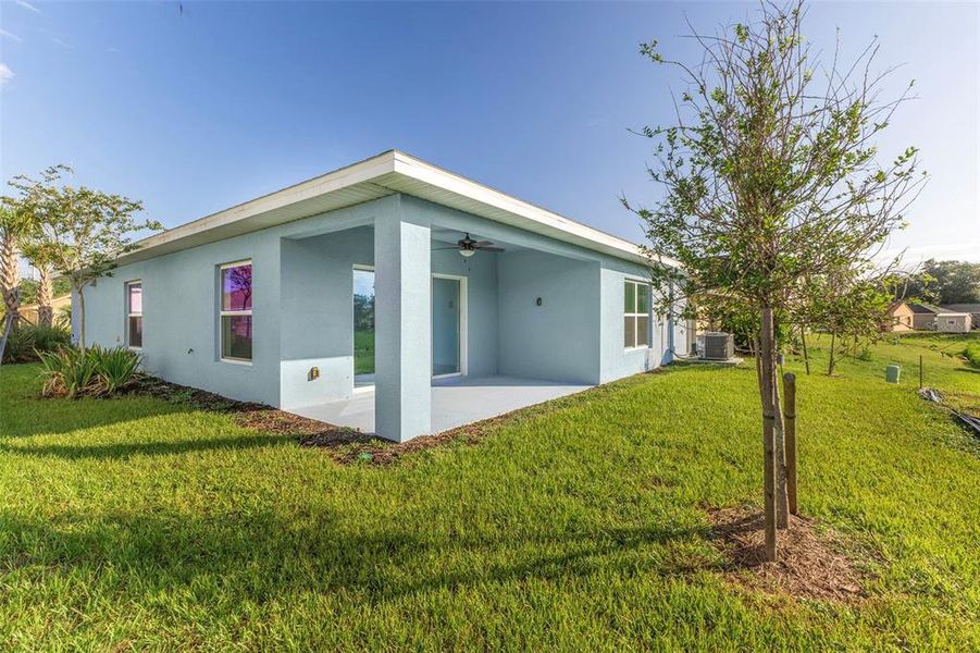 Exterior details and patio area of a home in , Port Charlotte (Image 3).