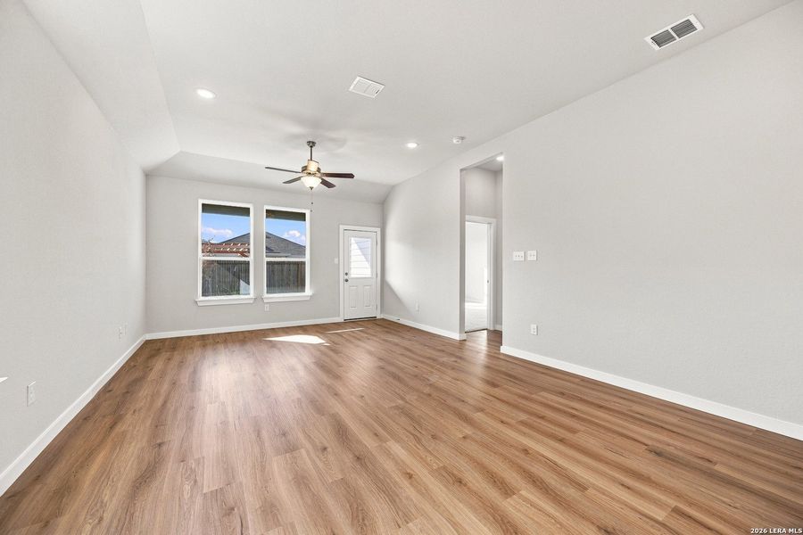 Spacious, unfurnished interior of a new home in Red Hawk Landing, San Antonio (Image 21).