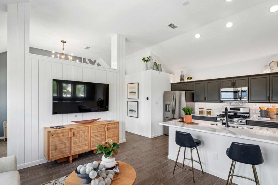 The Crowson - Above Garage Retreat The Crowson - Above Garage Retreat