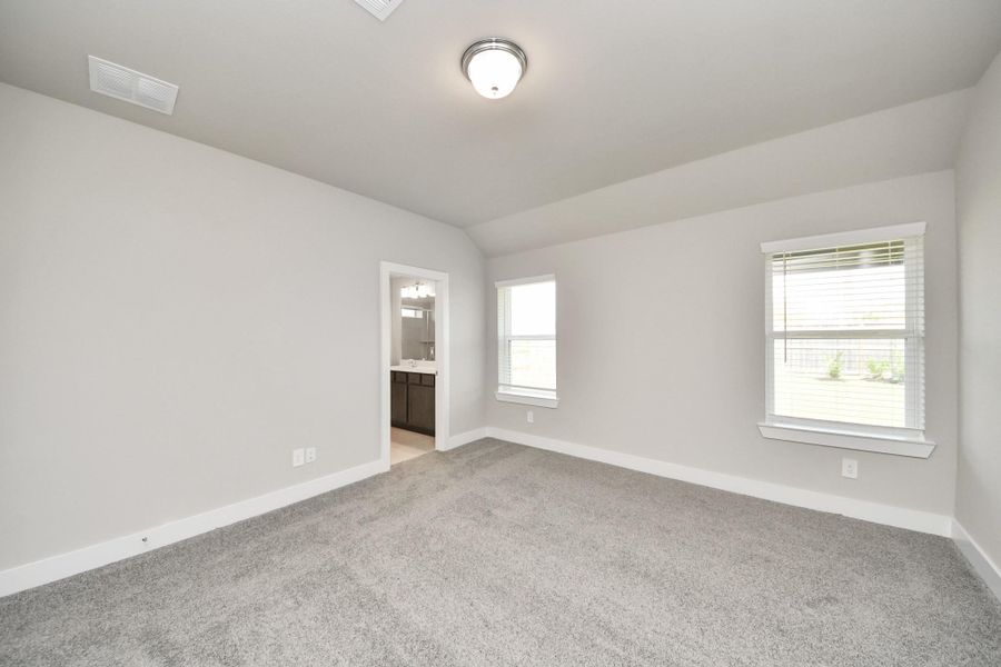 Spacious, unfurnished interior of a new home in , Tomball (Image 29).
