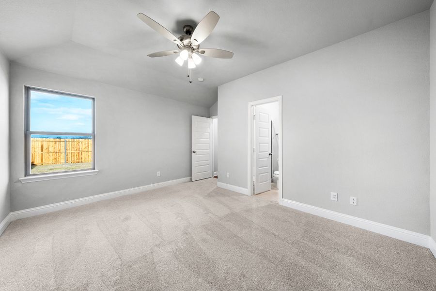 Spacious, unfurnished interior of a new home in Stonecreek, Sulphur Springs (Image 31).