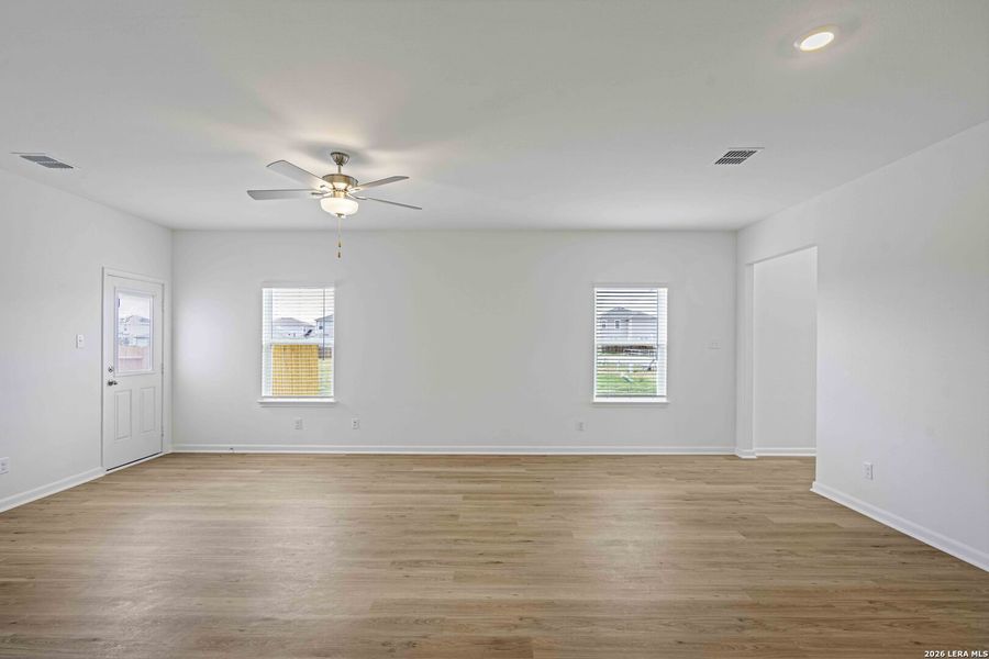 Spacious, unfurnished interior of a new home in , San Antonio (Image 10).