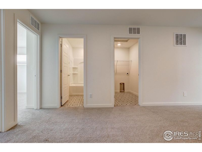 Spacious, unfurnished interior of a new home in , Johnstown (Image 23).