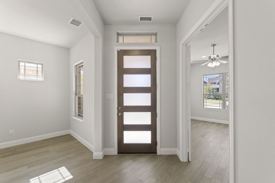 Spacious, unfurnished interior of a new home in Lake Shore Village, Rowlett (Image 15).