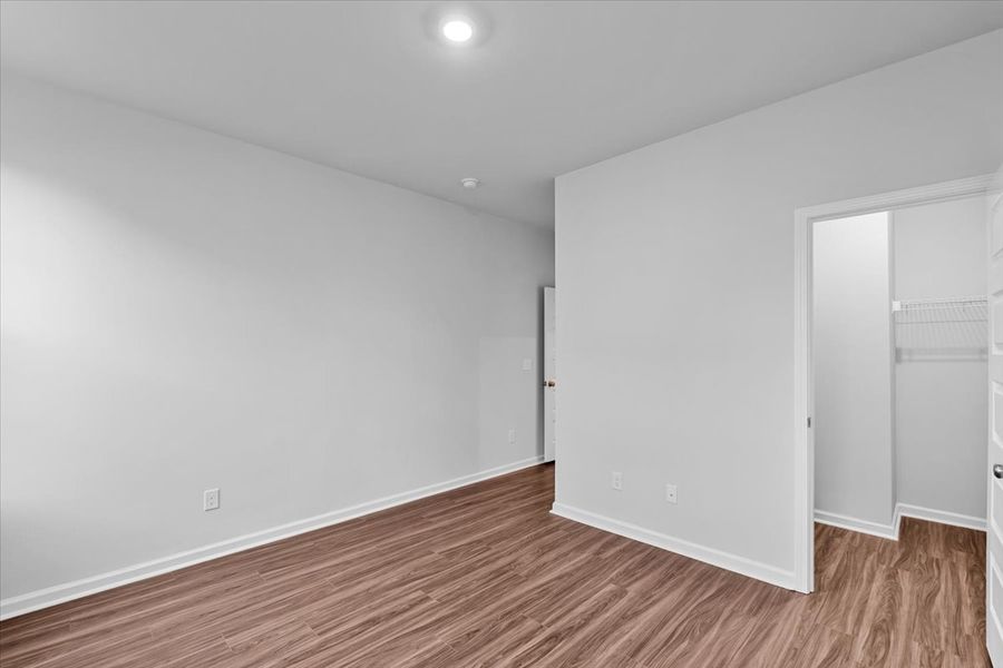 Spacious, unfurnished interior of a new home in Fieldstone, Lexington (Image 31).