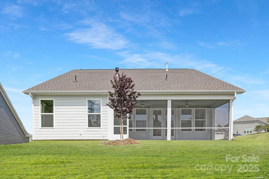 Exterior details and patio area of a home in Handsmill on Lake Wylie, York (Image 3).
