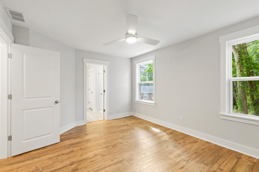 Spacious, unfurnished interior of a new home in , Charleston (Image 18).