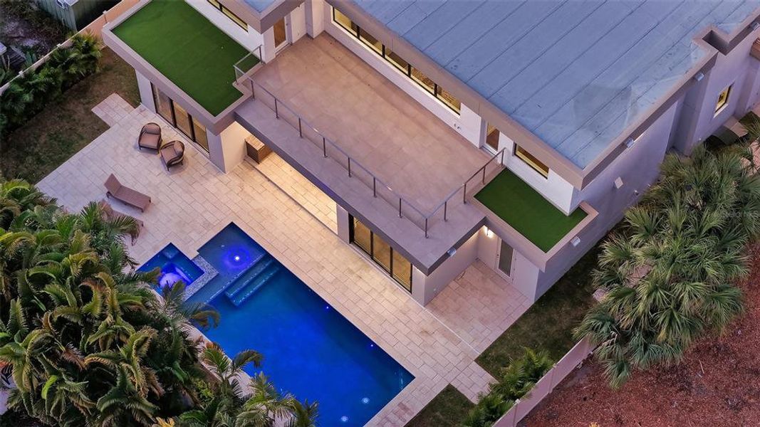 Exterior details and patio area of a home in , Sarasota (Image 4).