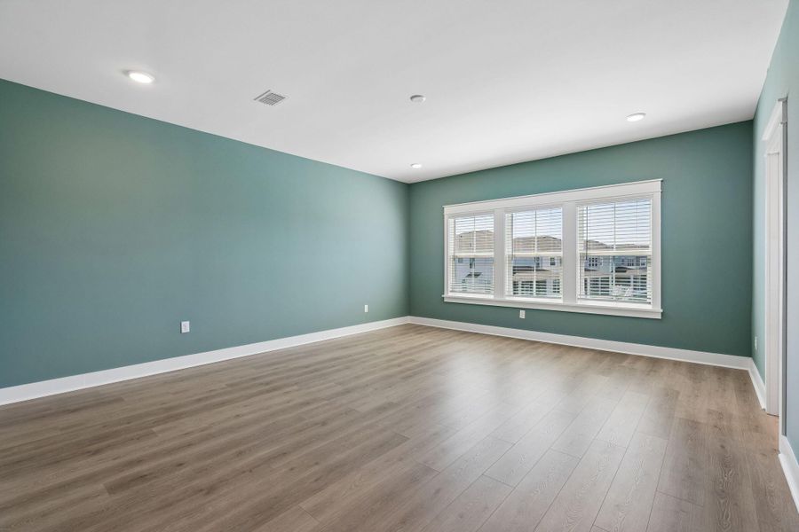 Spacious, unfurnished interior of a new home in Liberty Hill Farm, Mount Pleasant (Image 54).