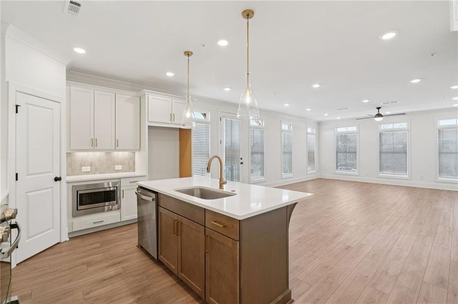 Furnished interior view inside a new home in IveyBrooke, Alpharetta (Image 35).