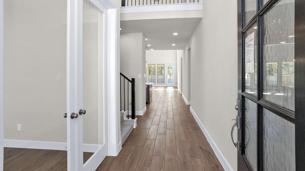 Spacious, unfurnished interior of a new home in Evergreen 50', Conroe (Image 4).