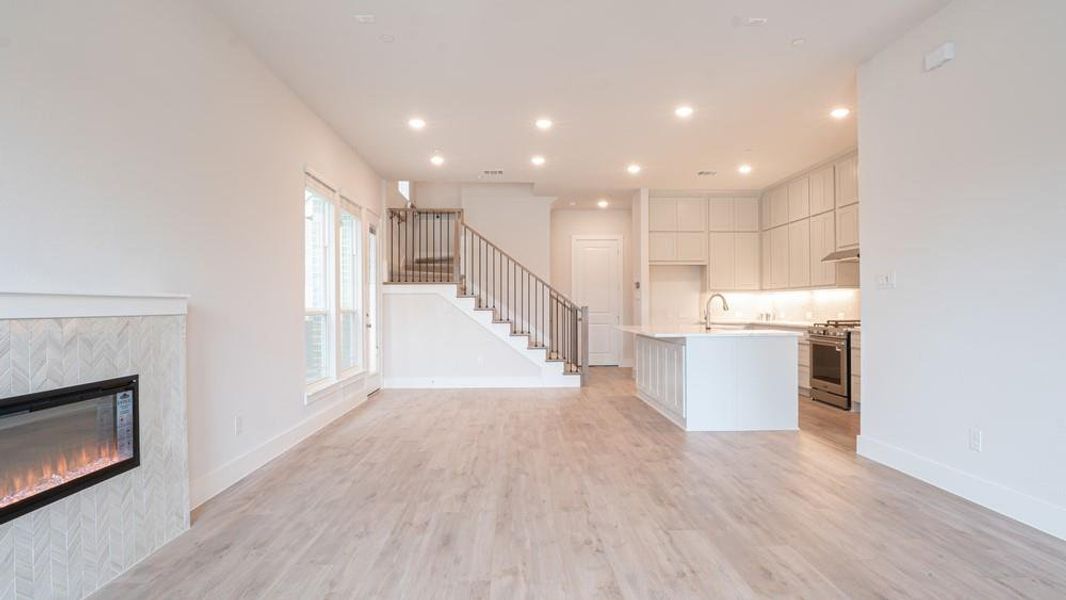 Spacious, unfurnished interior of a new home in The Abbey at Mercer Crossing, Farmers Branch (Image 30).