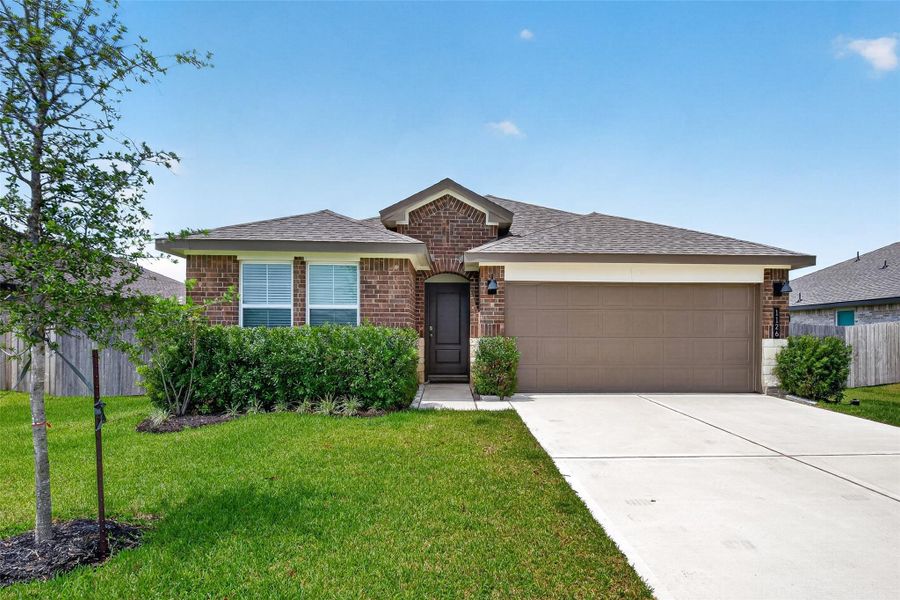 Front exterior of a new home in Pelican Pointe, Texas City, TX, highlighting curb appeal (Image 1). Front exterior of a new home in Pelican Pointe, Texas City, TX, highlighting curb appeal (Image 1).