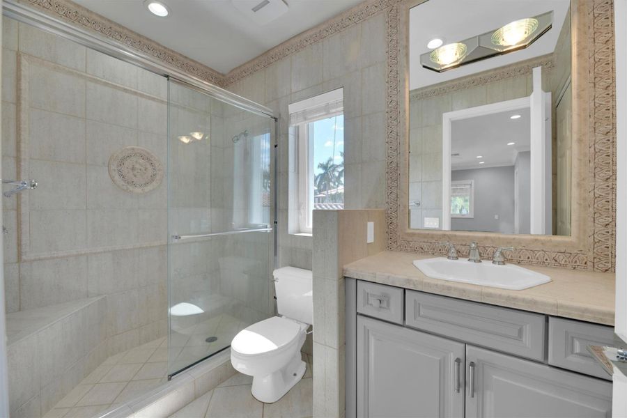 Spacious, unfurnished interior of a new home in , Fort Lauderdale (Image 27).