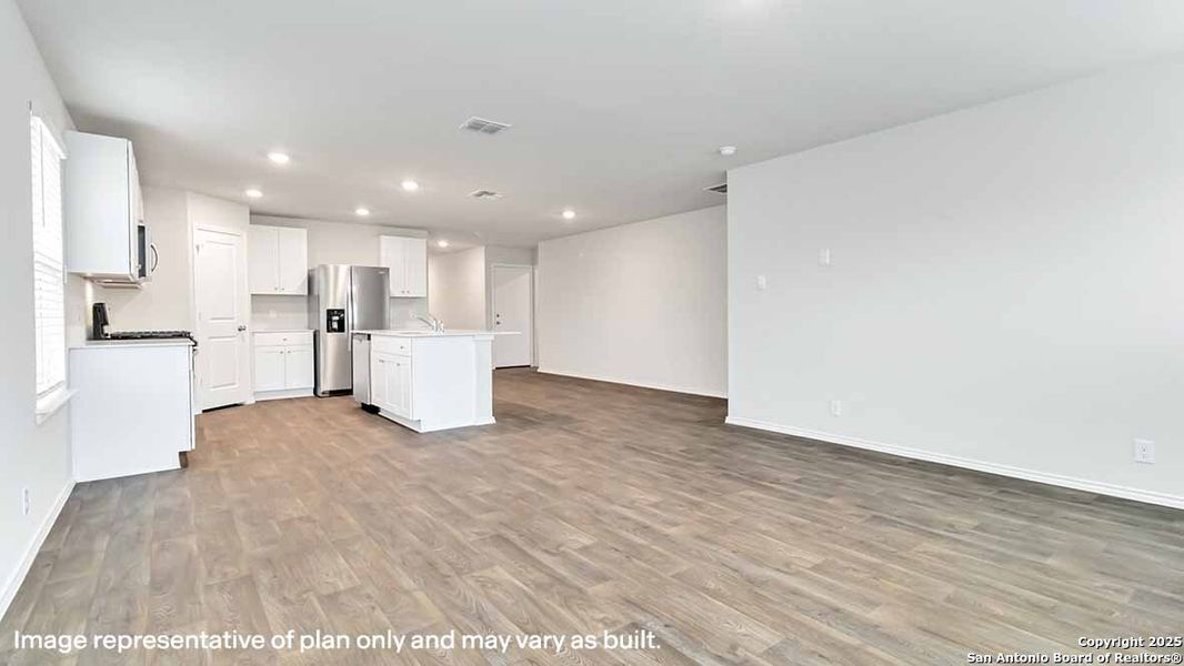 Spacious, unfurnished interior of a new home in Redbird Ranch, San Antonio (Image 18).