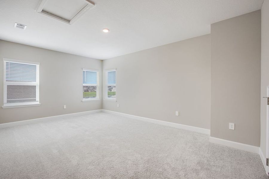 Spacious, unfurnished interior of a new home in Indigo Creek, Apollo Beach (Image 17).