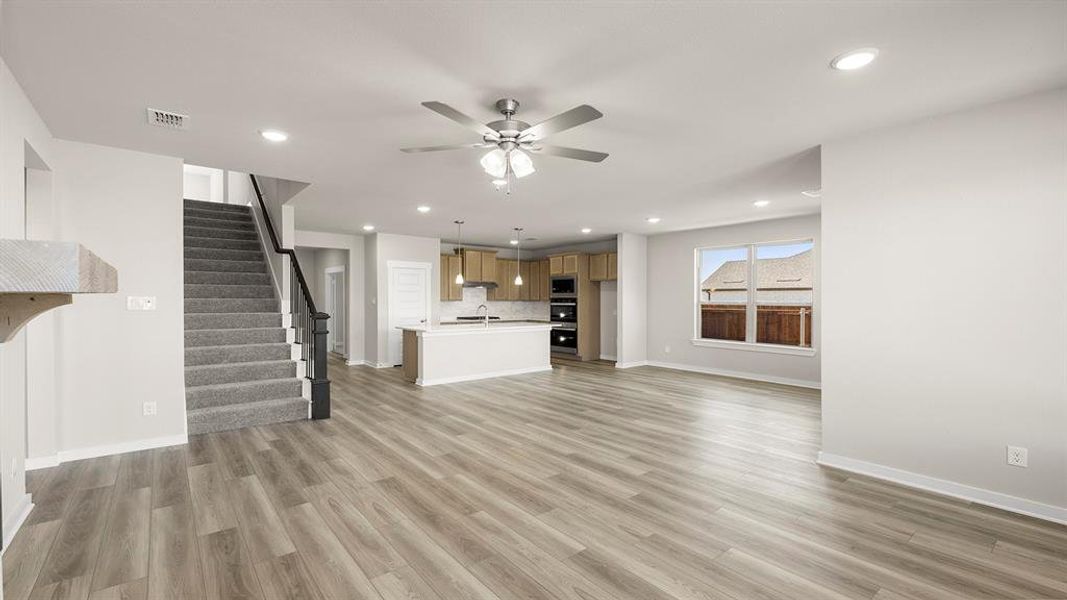 13. 747 Embrace - Family (2) 13. 747 Embrace - Family (2)