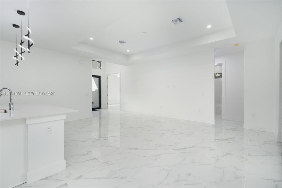 Spacious, unfurnished interior of a new home in , Lehigh Acres (Image 19).
