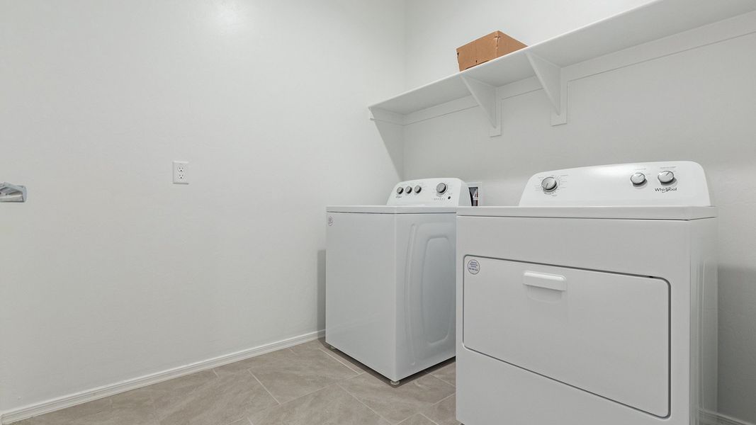 Representative unfurnished interior of a home built from the Easton by D.R. Horton in Casas del Cerrito, Tucson (Image 41).