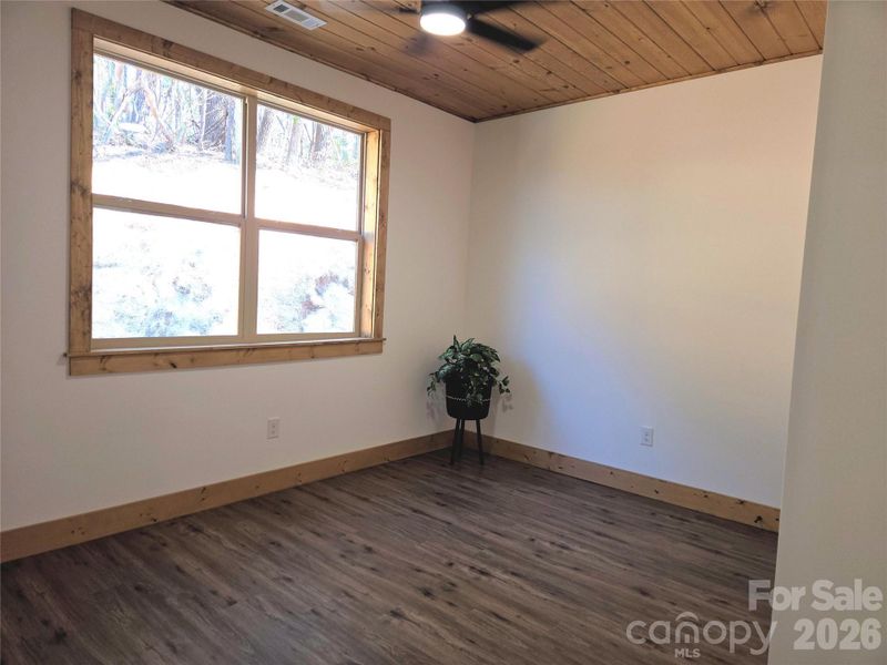 Spacious, unfurnished interior of a new home in , Murphy (Image 9).