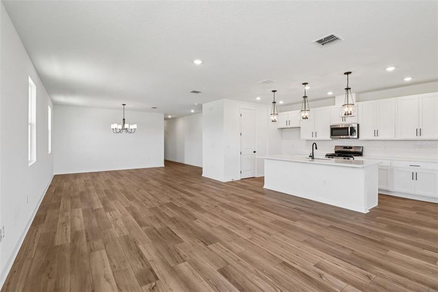 Spacious, unfurnished interior of a new home in Ardisia Park, New Smyrna Beach (Image 29).