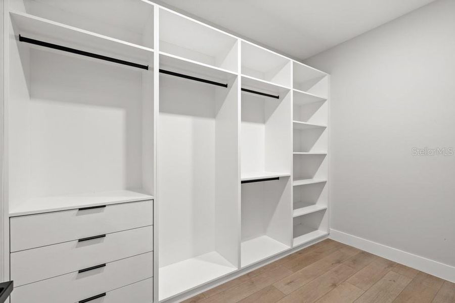 Furnished interior view inside a new home in , Orlando (Image 46).