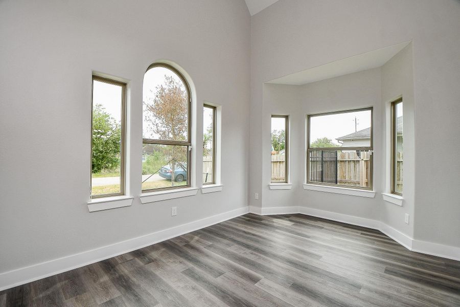 Spacious, unfurnished interior of a new home in , Houston (Image 13).