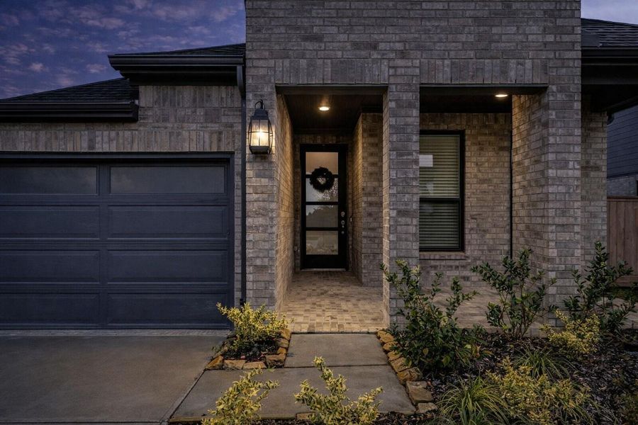 Exterior details and patio area of a home in Katy Court, Katy (Image 3).
