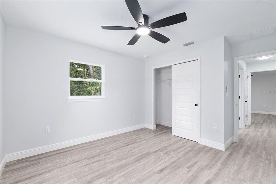 Spacious, unfurnished interior of a new home in , Dunnellon (Image 27).