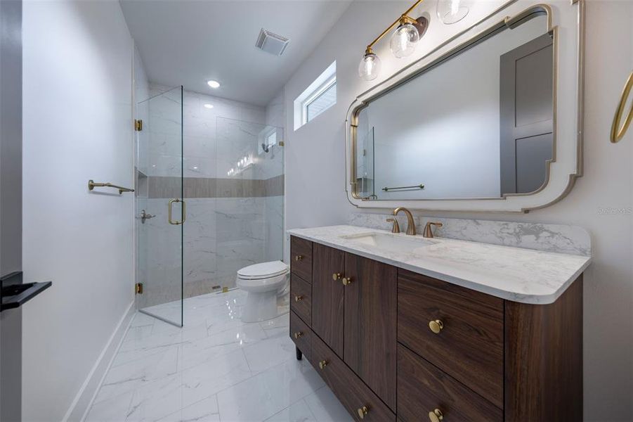 Furnished interior view inside a new home in , Orlando (Image 48).