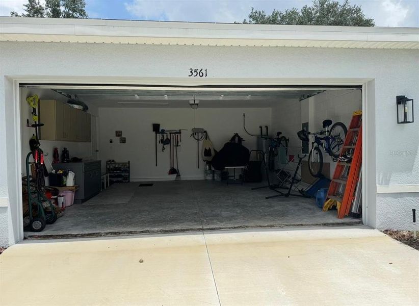 Exterior details and patio area of a home in , Ocala (Image 3).
