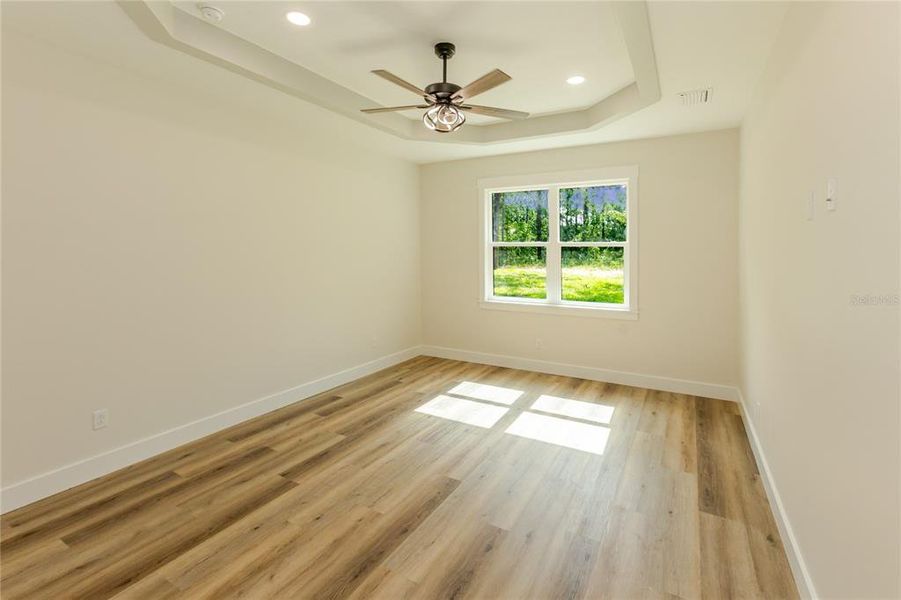 Spacious, unfurnished interior of a new home in , Weeki Wachee (Image 28).