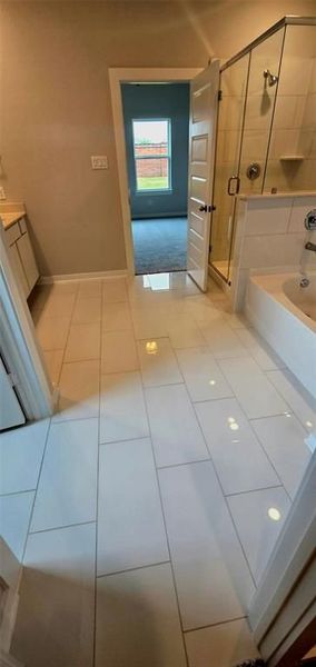 Spacious, unfurnished interior of a new home in Sunterra, Katy (Image 71). Spacious, unfurnished interior of a new home in Sunterra, Katy (Image 71).