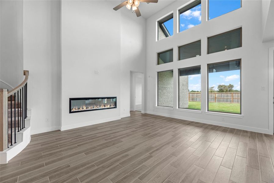 Representative image. Features, selections and colors may vary.