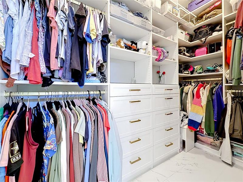 Close-up of interior finishes inside a home in , Dunnellon (Image 21).