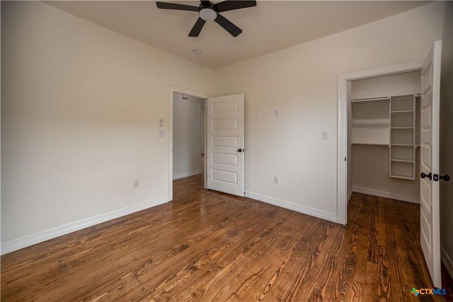 Spacious, unfurnished interior of a new home in , Port Lavaca (Image 26).